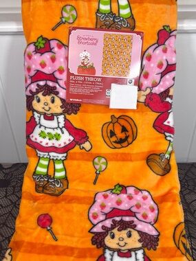 NEW Strawberry Shortcake Halloween Blanket 50x70